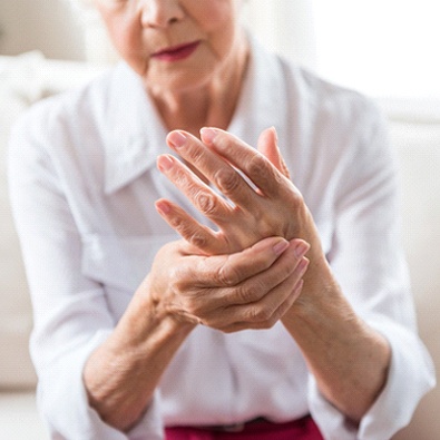 older woman experiencing pain in hand 